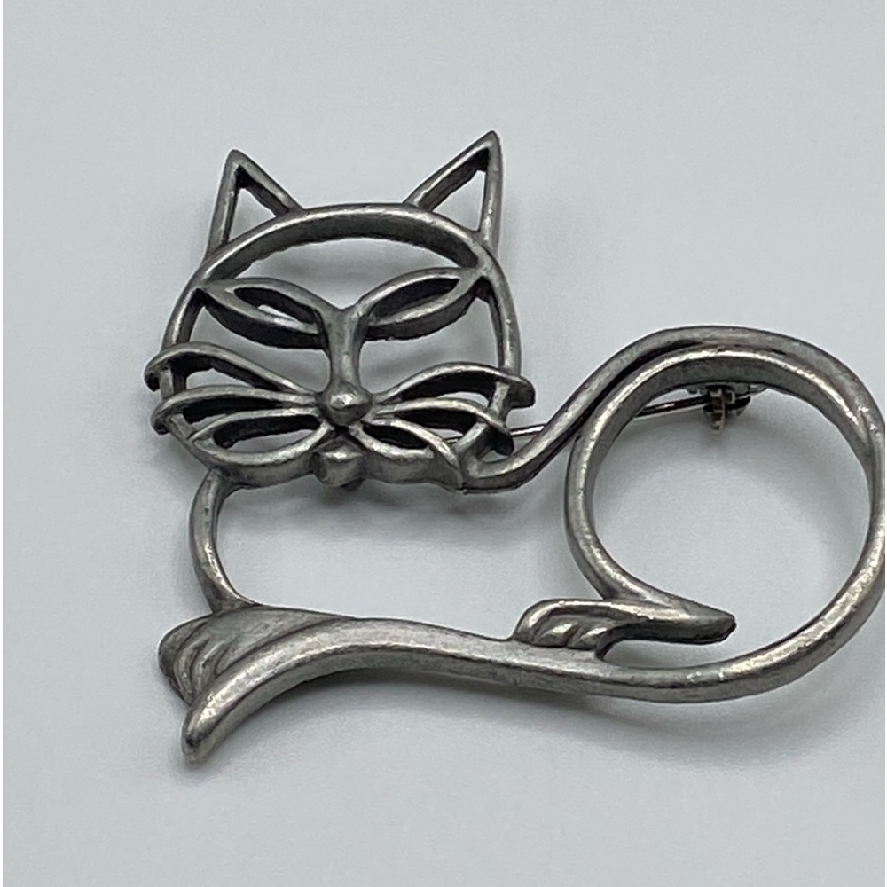 L.Razza Pewter Kitty Cat Pin